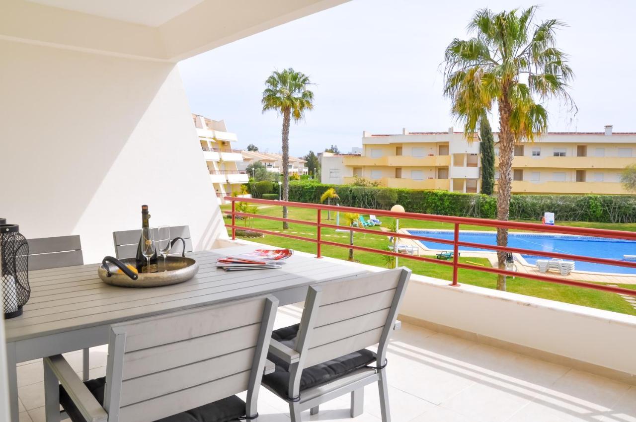 Lovelystay - 2br Modern, Pool Access, Close To Marina & Appartement Quarteira
